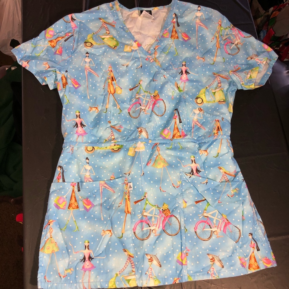 Cherokee studio scrub top